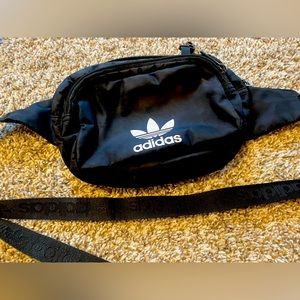 Fanny pack! 🌑🖤